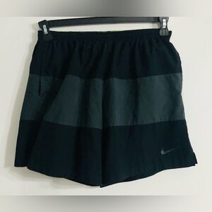 Nike men’s Dri Fit running short tree pockets black gray.M